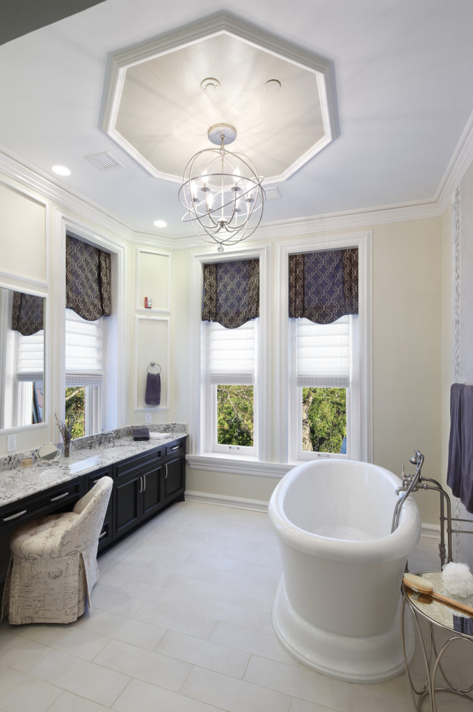 governors-mansion-shaped-pleated-valance-master-bath-2